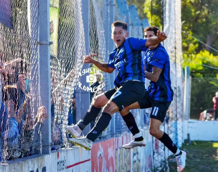 Villa del Parque sorprendió en el clásico de la playa