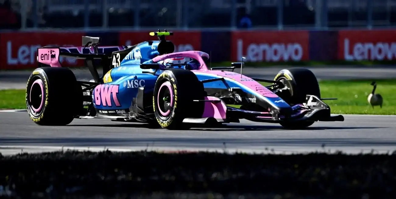 El piloto argentino largará décimo, en una pista exigente, donde los errores suelen pagarse caro pero también pueden aparecer oportunidades. REUTERS/Jennifer Gauthier