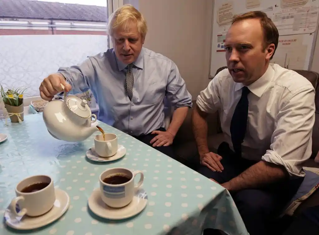 Boris Johnson y su ministro de Salud dieron positivo al virus