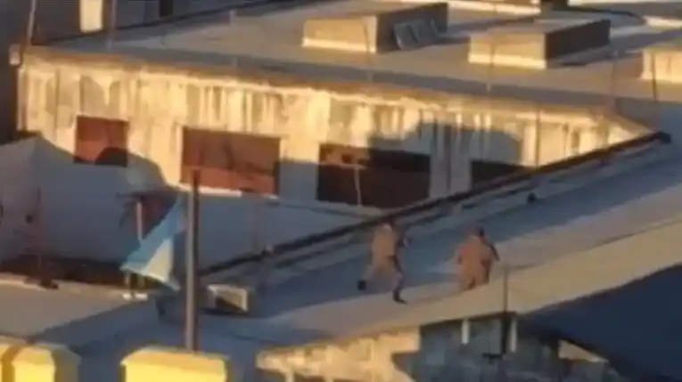 Un guardiacárcel baleó a un compañero por accidente