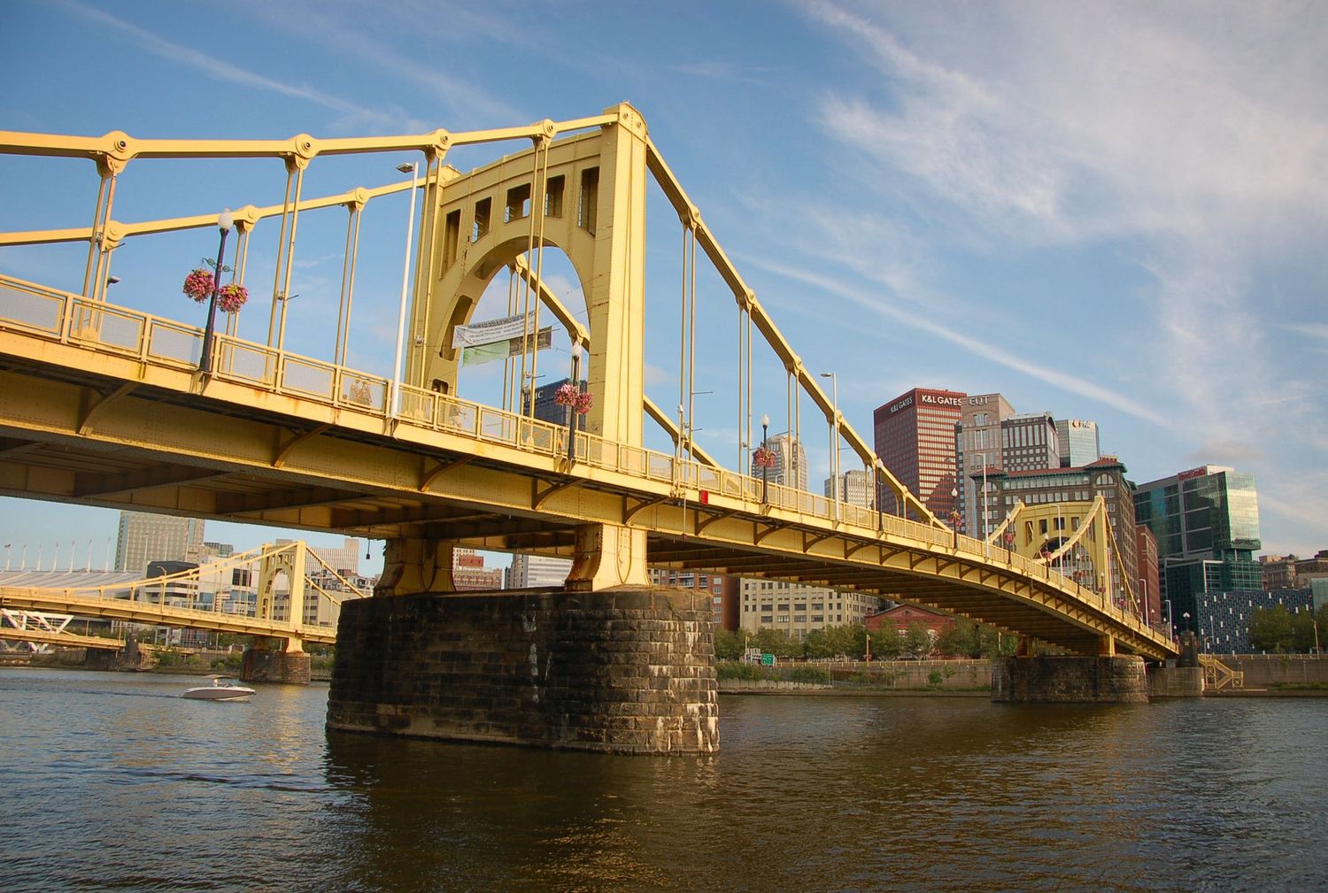 Dónde están los puentes "hermanos" que son casi iguales a nuestro Puente Colgante