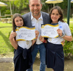 Román Lozinsky con sus morochas. Foto Instagram