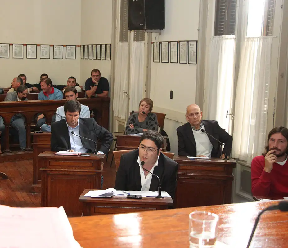 Concejales del FPV gestionan la  iluminación de la rotonda de la 226