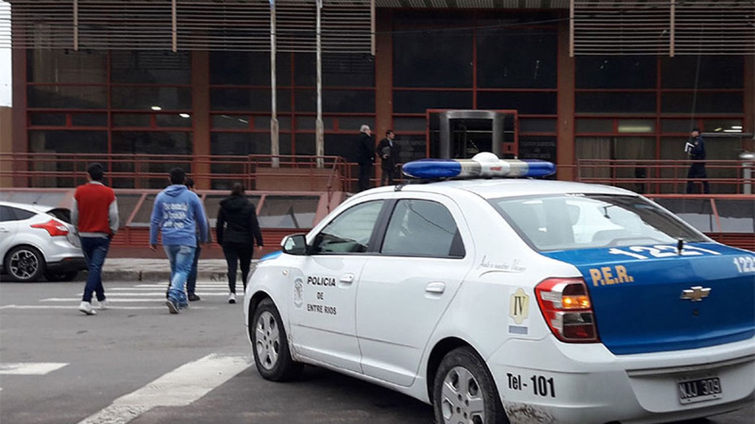 Lo condenarán por abusar de su hijastra, pero la joven de 17 años afirma que era mentira