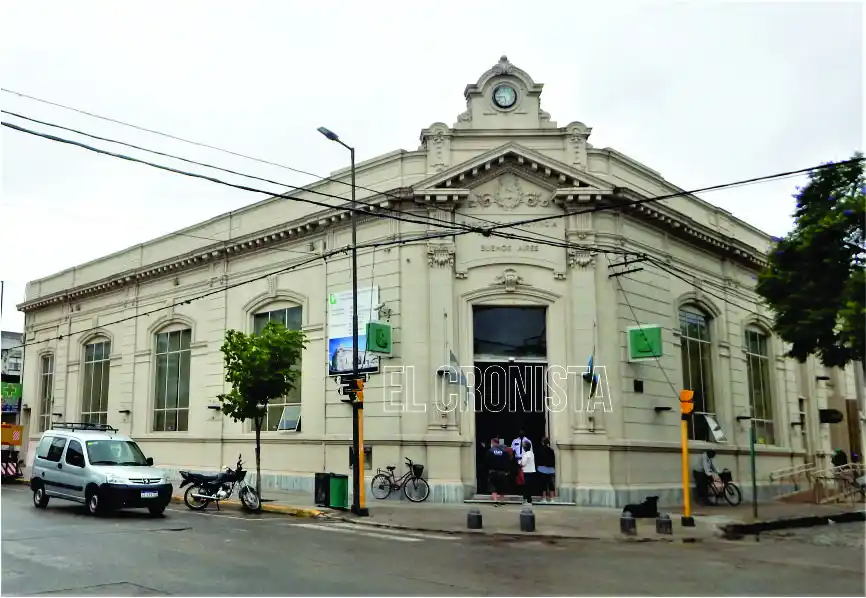 Comienza a normalizarse la atención en bancos locales y adelantan nuevos horarios de verano