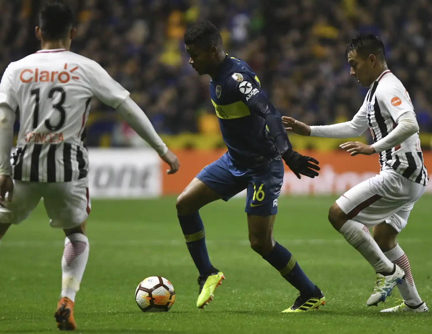 De local, Boca inicia la defensa del título