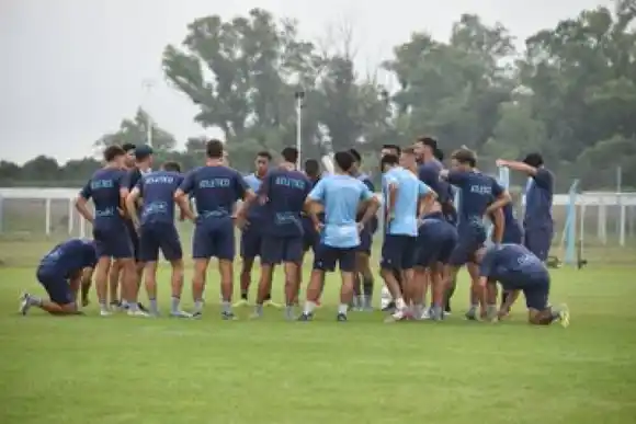 Atlético define el equipo para debutar en la Copa Argentina