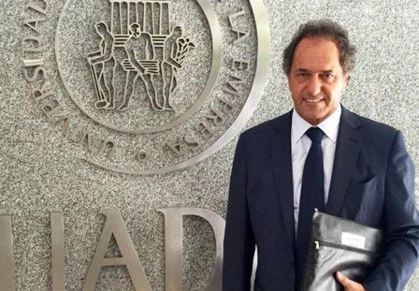 Scioli es Licenciado en Comercialización: Se recibió en la UADE 