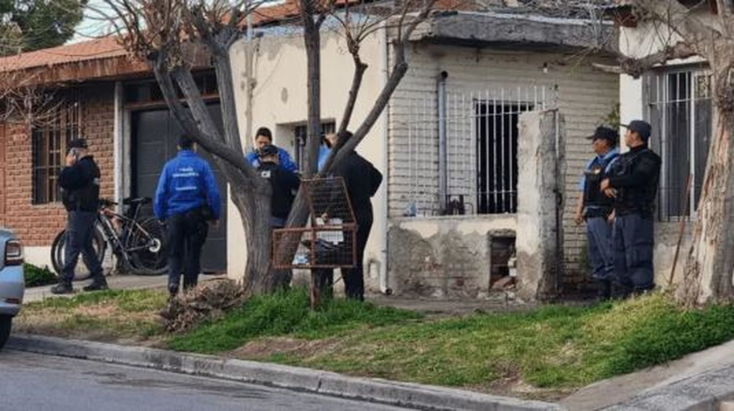 Discutía con su hermana y su sobrina por una herencia: las prendió fuego a ambas y quedó detenido