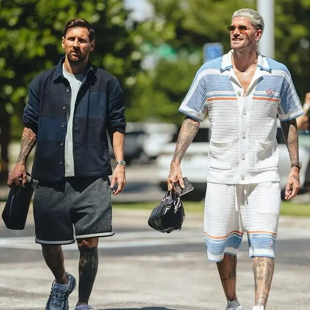 Messi y De Paul llegando a la concentración en Miami.
