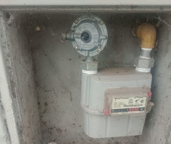 [VIDEO] Policía atrapó en plena fuga a quien robó caños de las casillas de gas y dejó sin suministro a vecinos