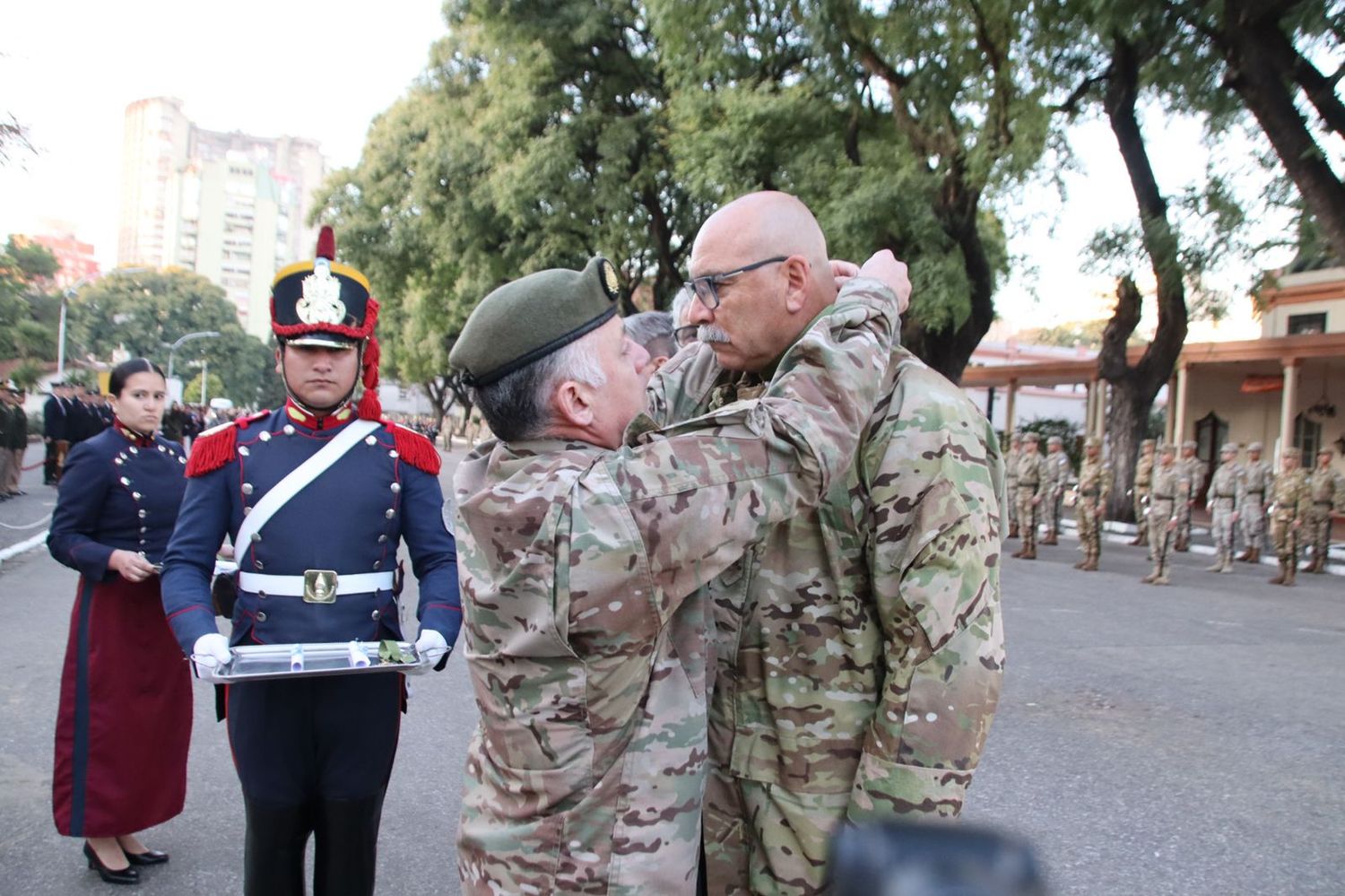 A 40 años de Malvinas, el veterano Mingo Novaro recibió la máxima condecoración de Caballería: Granadero de Los Andes