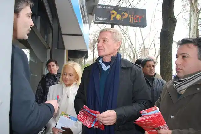 Elecciones 2013: De Narváez recorrió Vicente López