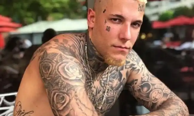 Alex Caniggia presentó a su novia en las redes sociales