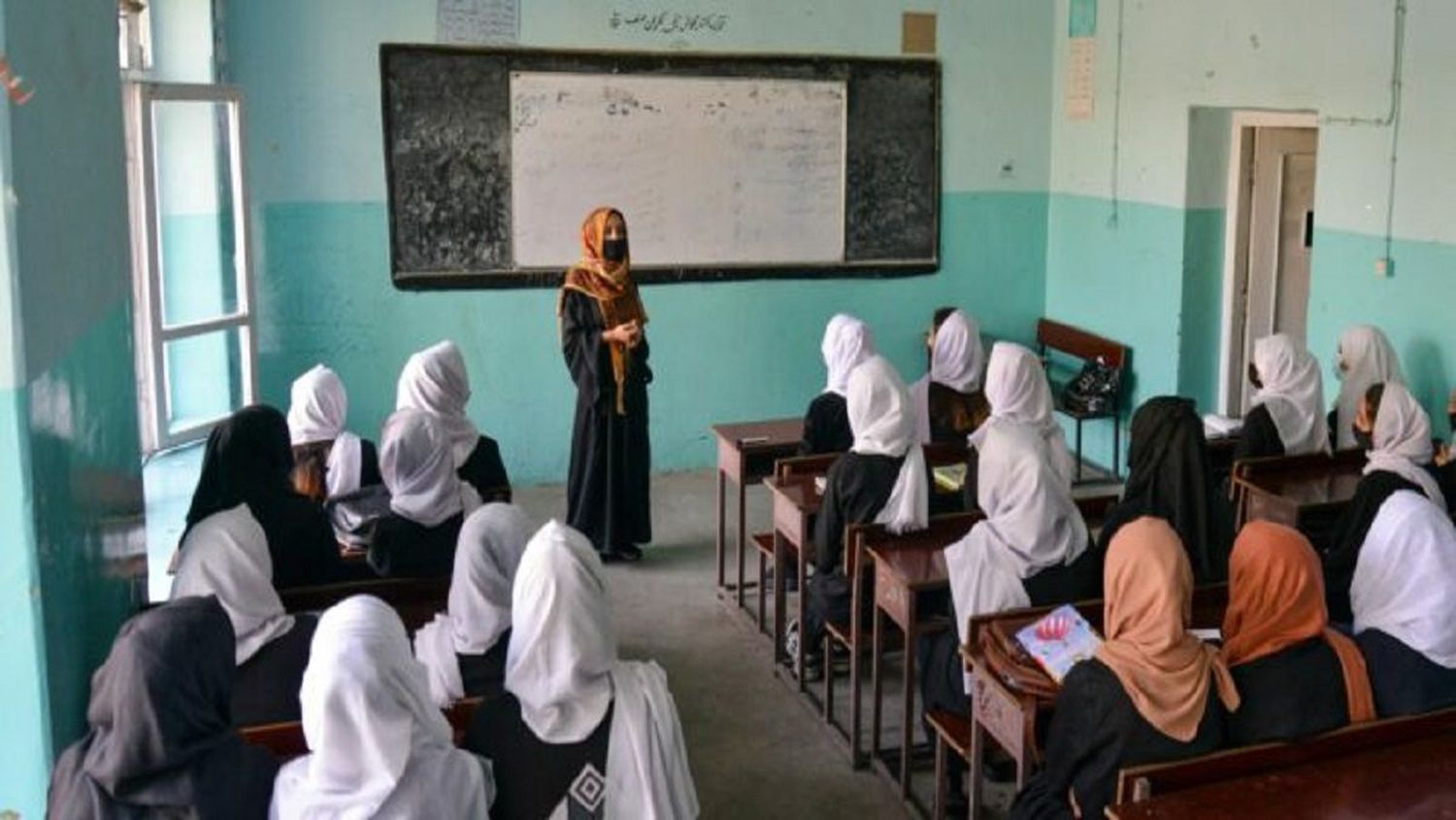 Anuncian nuevos casos de intoxicación masiva de niñas en Irán