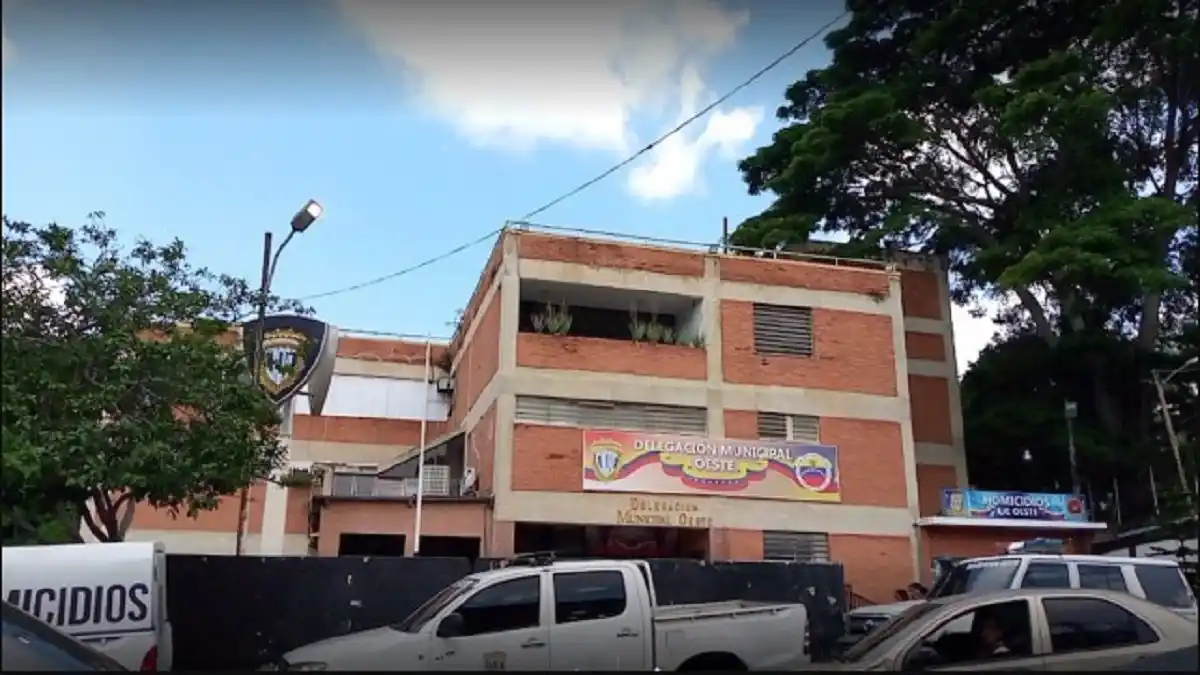 MATAN A JOVEN DE 16 AÑOS para robarle el carro de su mamá en El Junquito