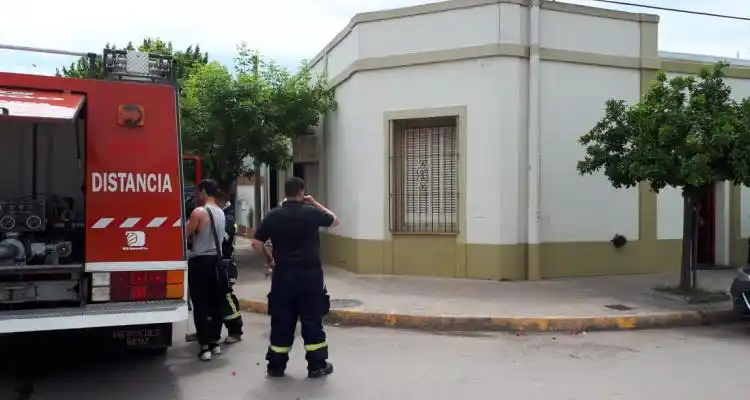 Bomberos Voluntarios sofocaron un principio de incendio en una vivienda