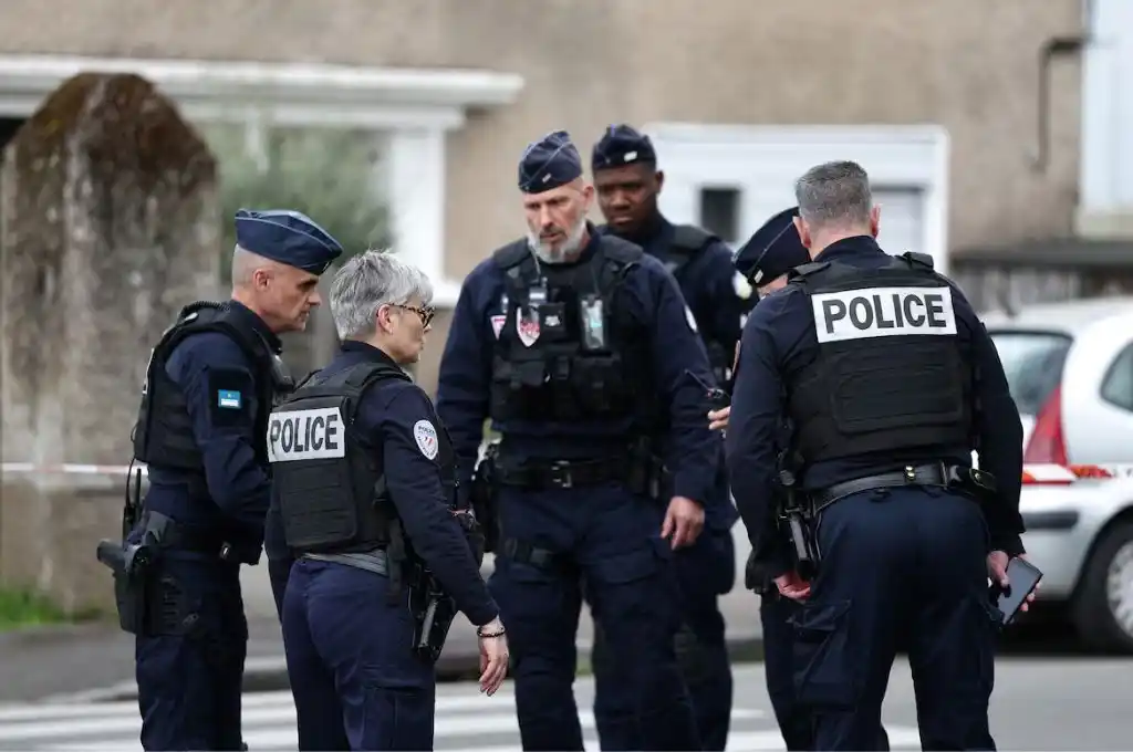 Alumno atacó con un cuchillo a sus compañeros