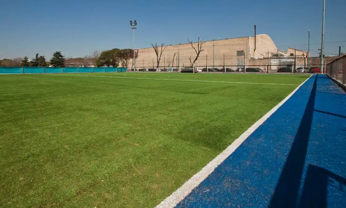 Llamaron a licitación para la adquisición de una cancha sintética de hockey 
