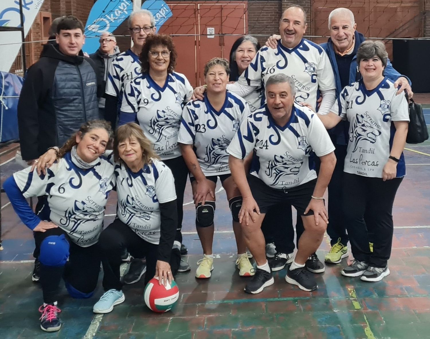 El plantel de Serranos que participó del encuentro.