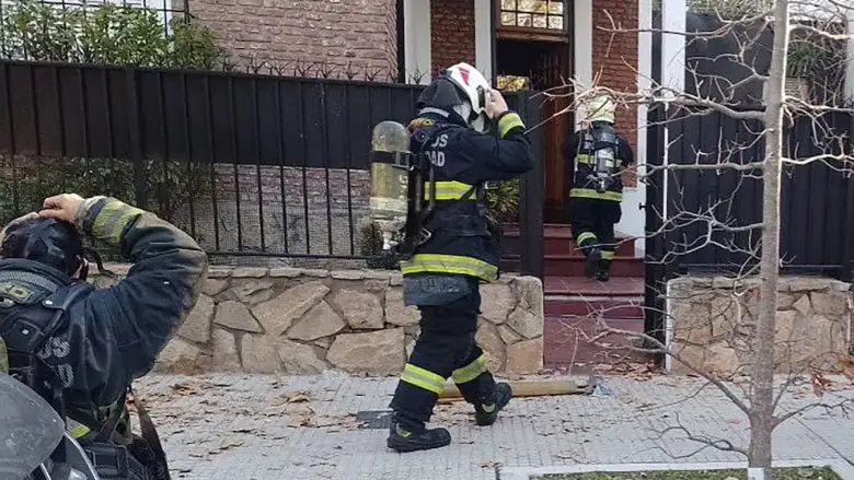 En el interior de la vivienda se encontraron los cuerpos de las víctimas sin signos vitales