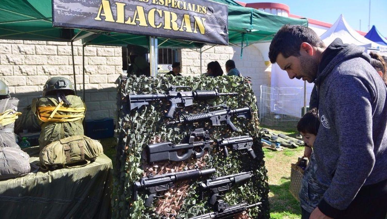 La Plata: Controversia por una exposición de armas en la República de los Niños