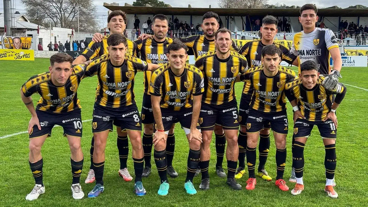 FOTO PRENSA SANTAMARINA La formación inicial de Santamarina el domingo pasado.