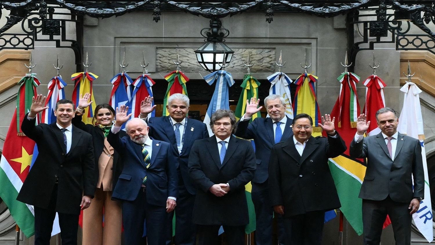 Milei pide "pronta liberación" de los presos políticos en Venezuela