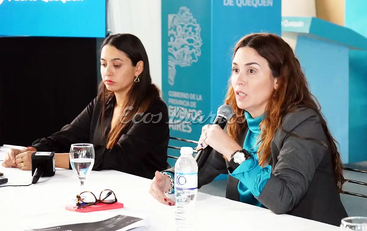 La presidenta, Jimena López, junto a la licenciada en Diagnóstico y Gestión Ambiental, Gabriela Cevasco