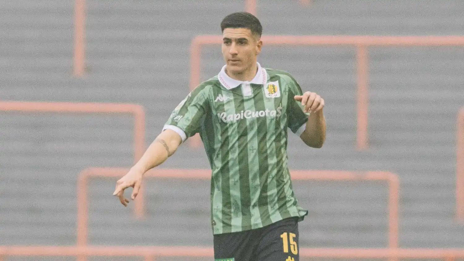 Santiago Laquidain jugando ante Boca