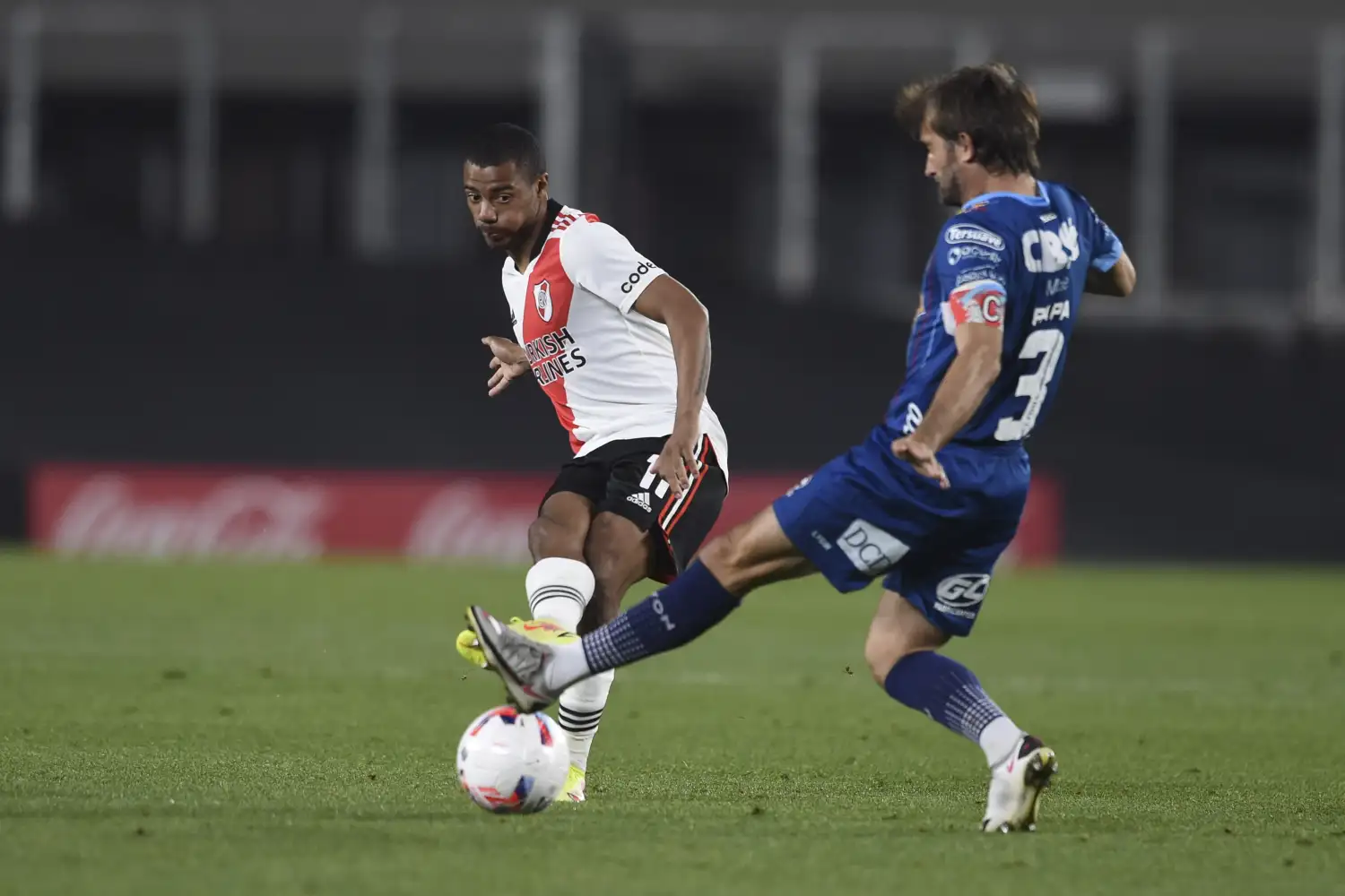 De la Cruz, parte del mediocampo de River.