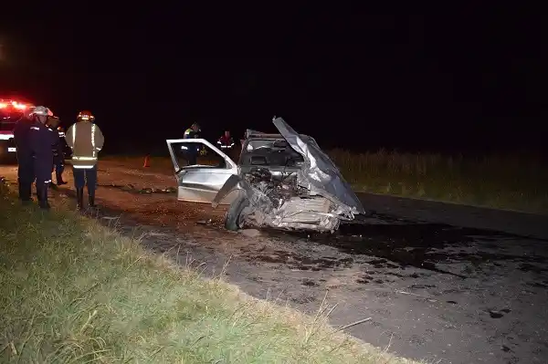 Un conductor alcoholizado salvó su vida de milagro al chocar un camión en ruta 20