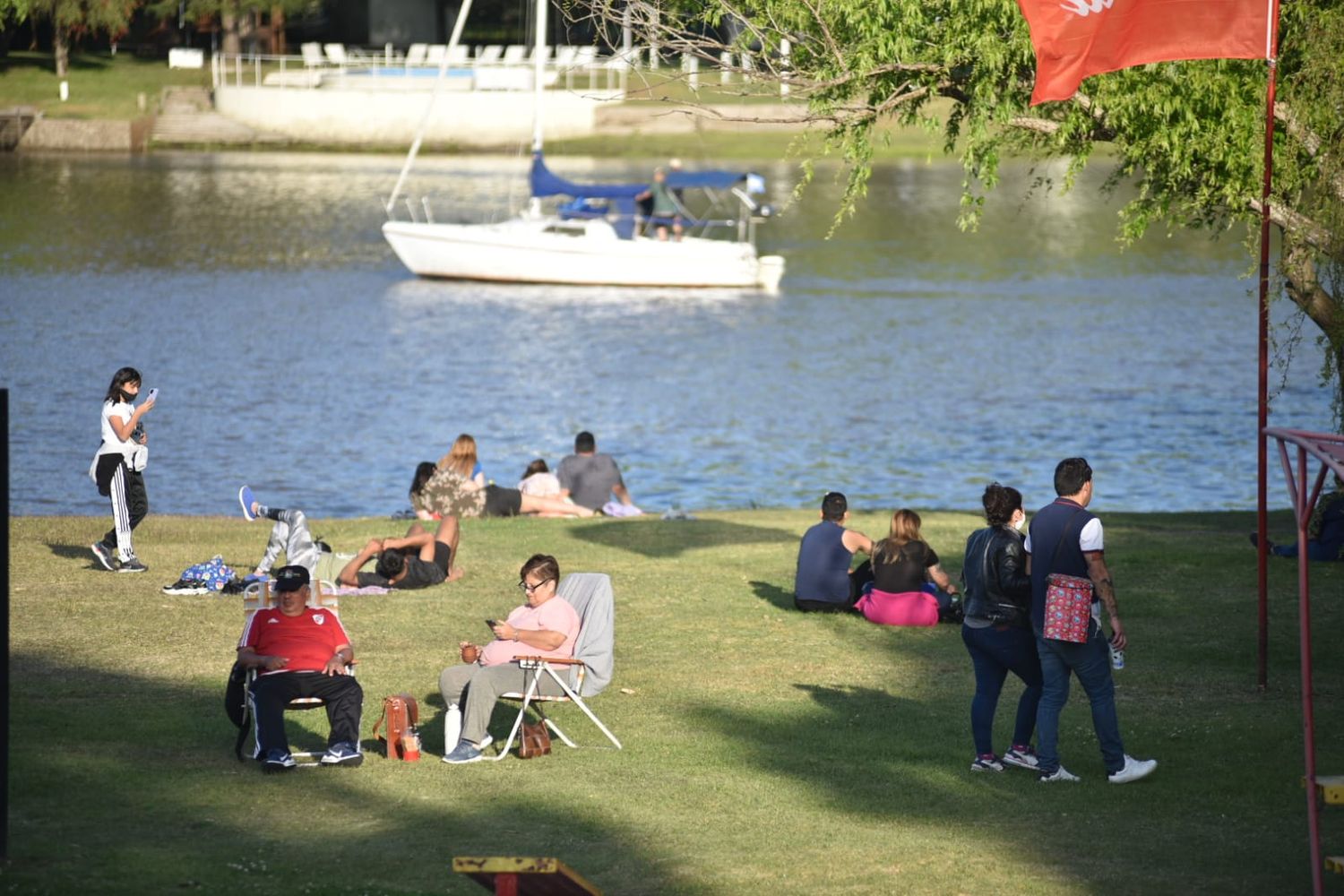Arrancó el sábado a pleno sol en la ciudad: Cómo estará el tiempo durante el finde
