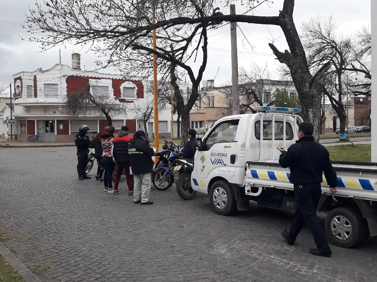 Secuestraron 46 motos y un remis durante control