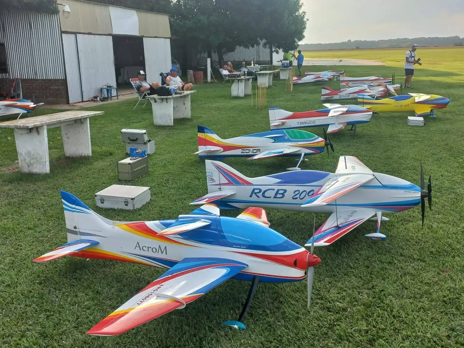 Durante este jueves se realizaron las prácticas en el Aero Club. Viernes y sábado se llevará a cabo el concurso.