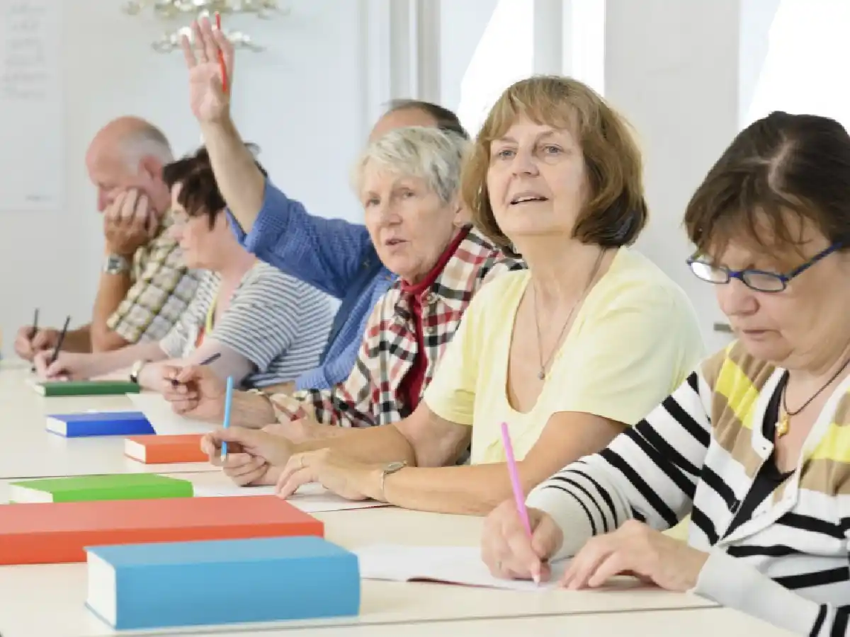 Casi dos millones de adultos mayores quieren estudiar, pero solo un tercio lo hace