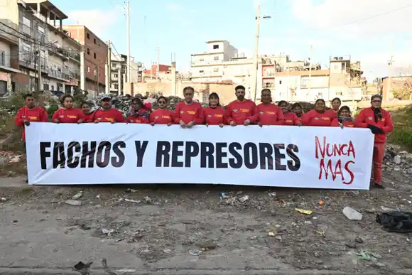 "Fachos y represores, nunca más": El FIT repudió la campaña bonaerense de La Libertad Avanza con una nueva foto