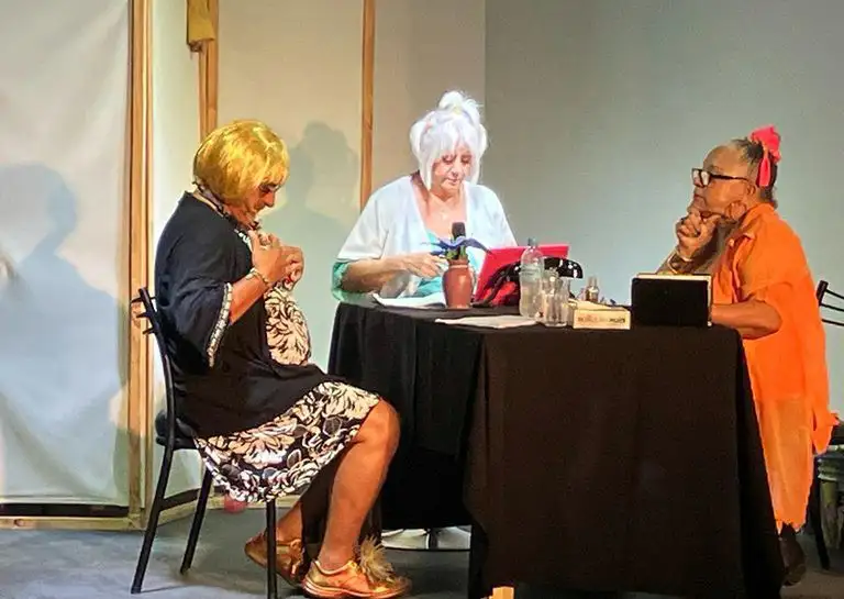 Puesta en escena. De una obra teatral de humor y realidades.