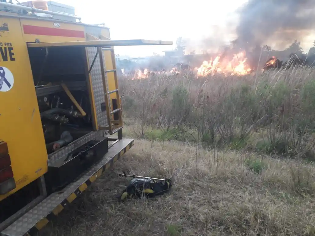 Incendio a metros de una estación de servicio