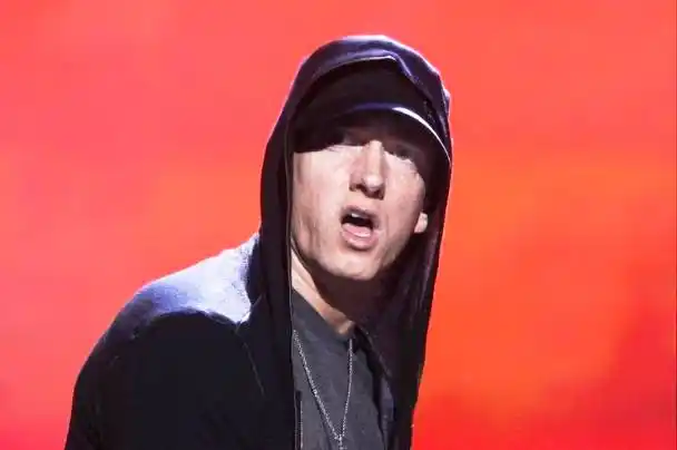 Eminem es elegido el mejor artista del año en los premios Youtube