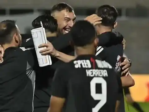 Dep.Riestra ganó 1 a 0 y es líder de la Zona B con 27 pts.