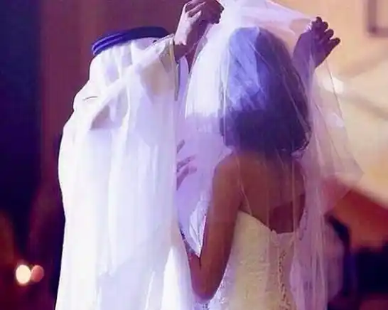 Le pidió el divorcio a su esposa al verle la cara por primera vez