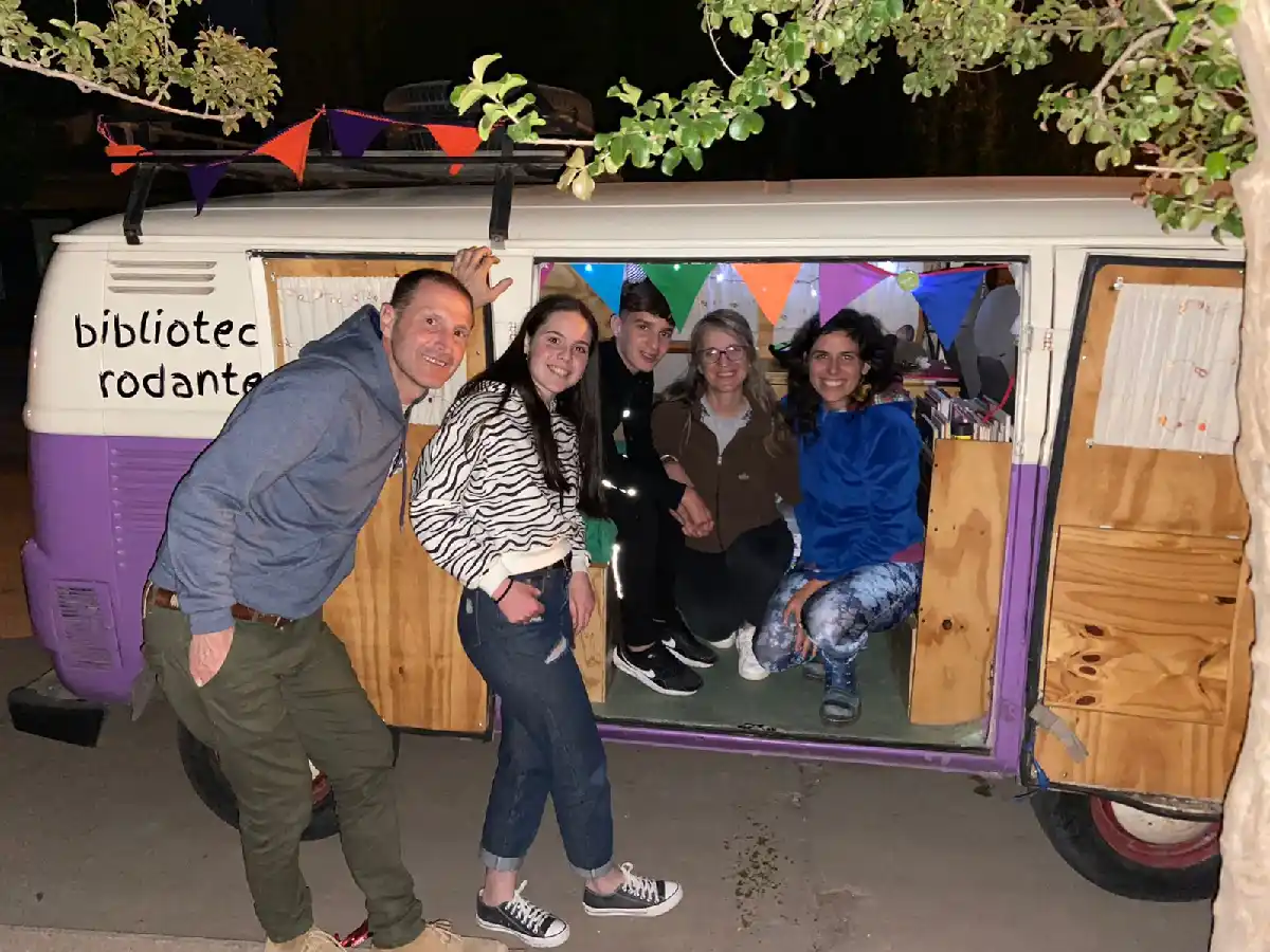 Nos visitó “Doña Galinda”: la biblioteca que recorre el país    