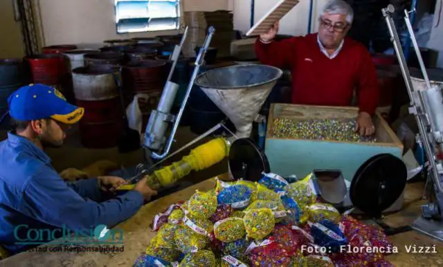 Peligra el futuro de Tinka, la fábrica santafesina de bolitas, la única de Sudamérica