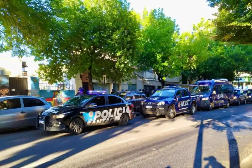 Tras la autoagresión del policía, Cococcioni confirmó que hay más de 560 agentes bajo seguimiento psicológico.