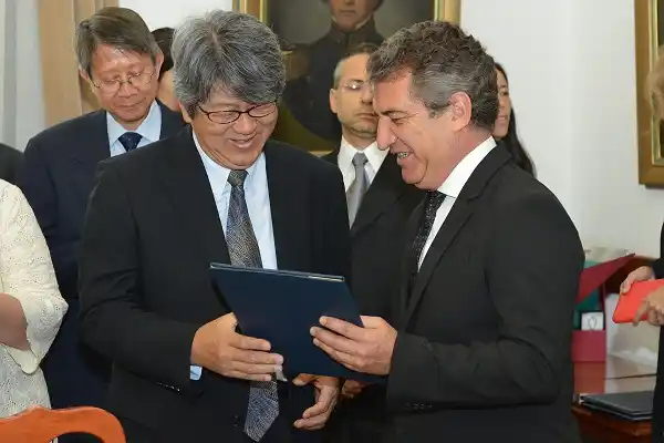 La provincia y embajadores acuerdan lazos comerciales