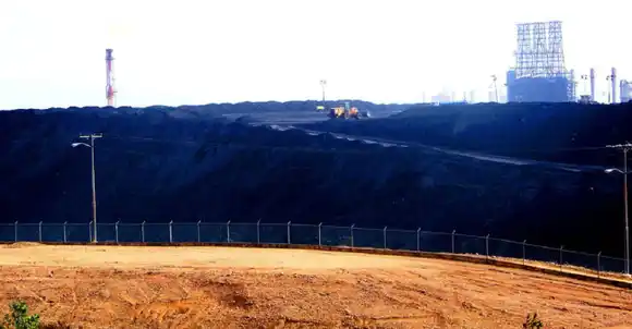 LÍO ENTRE RUPERTI y PDVSA pica y se extiende: se paraliza carga de coque de petróleo