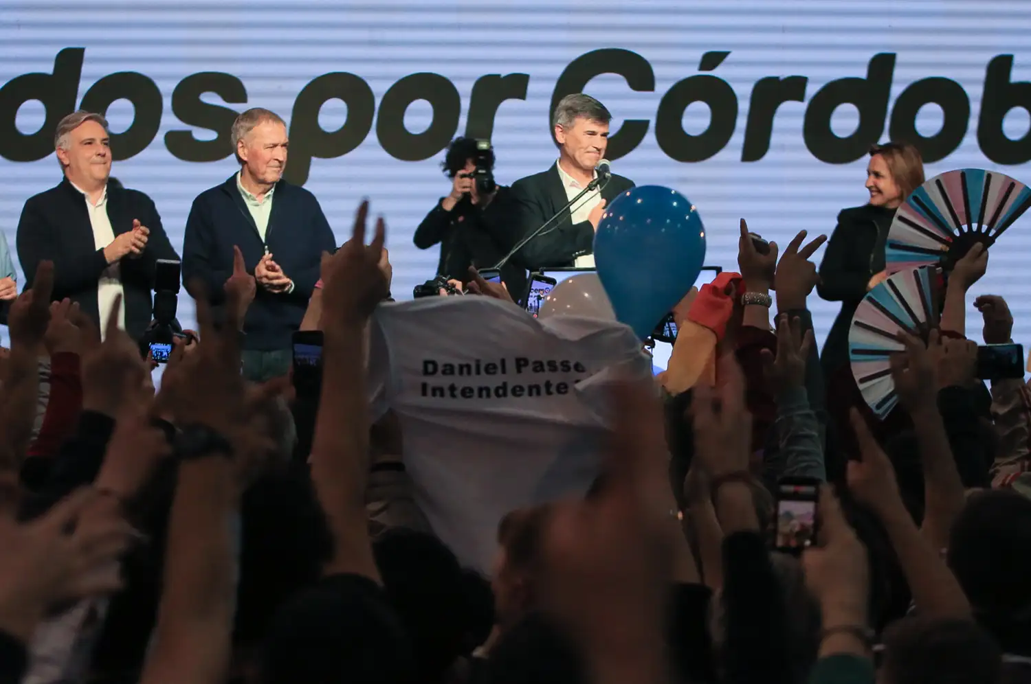 Passerini festejó el triunfo junto a Schiaretti y Llaryora.