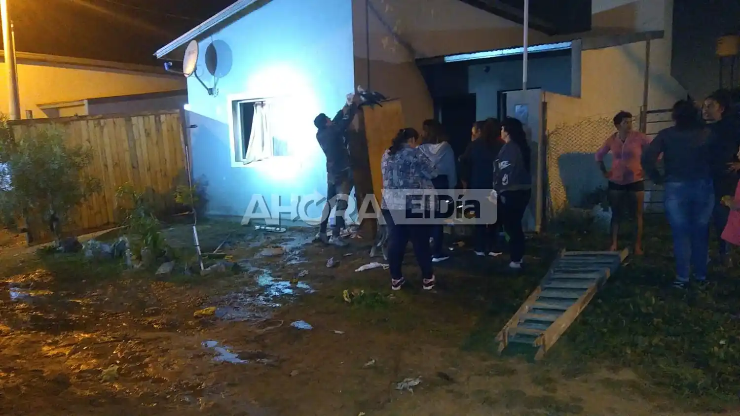 Un voraz incendio afectó a una vivienda de Gualeguaychú: Dos personas fueron hospitalizadas