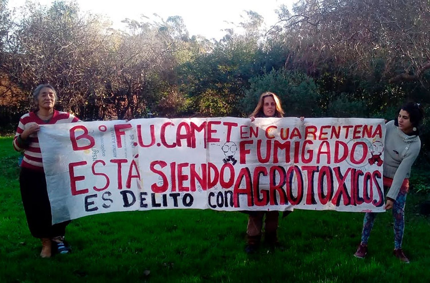 Vecinos de Félix U. Camet denuncian que las fumigaciones los "están envenenando"